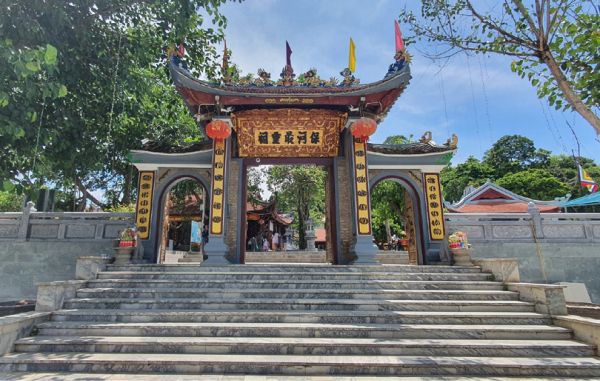 Tổng hợp kinh nghiệm đi Đền Ông Hoàng Bảy (Lào Cai) 2023